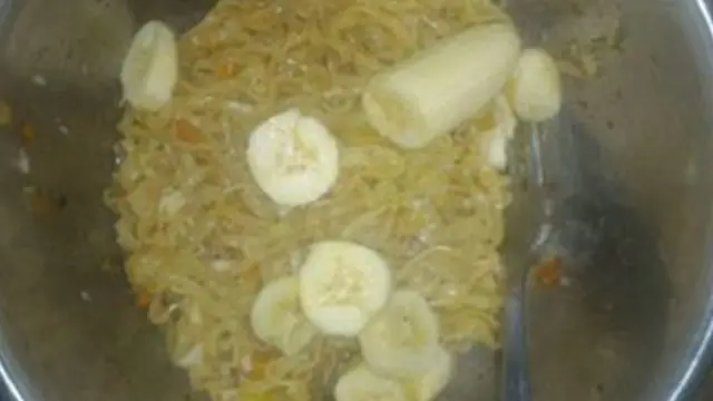 6 Cara Makan Mi Instan Campur Buah Ini Nyeleneh Banget