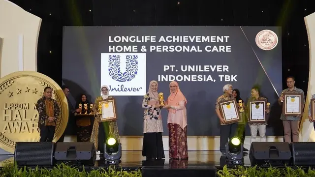 Unilever Indonesia dalam gelaran LPPOM MUI Halal Award 2023.