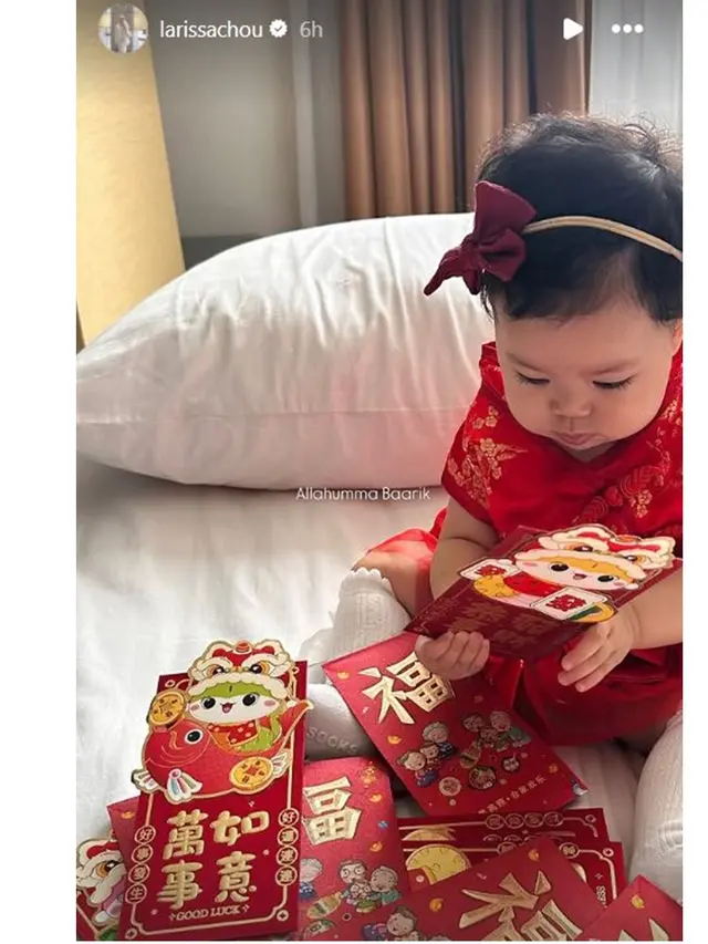 6 Potret Larissa Chou Rayakan Imlek Bareng Keluarga, Anaknya Senang Dapat Angpao