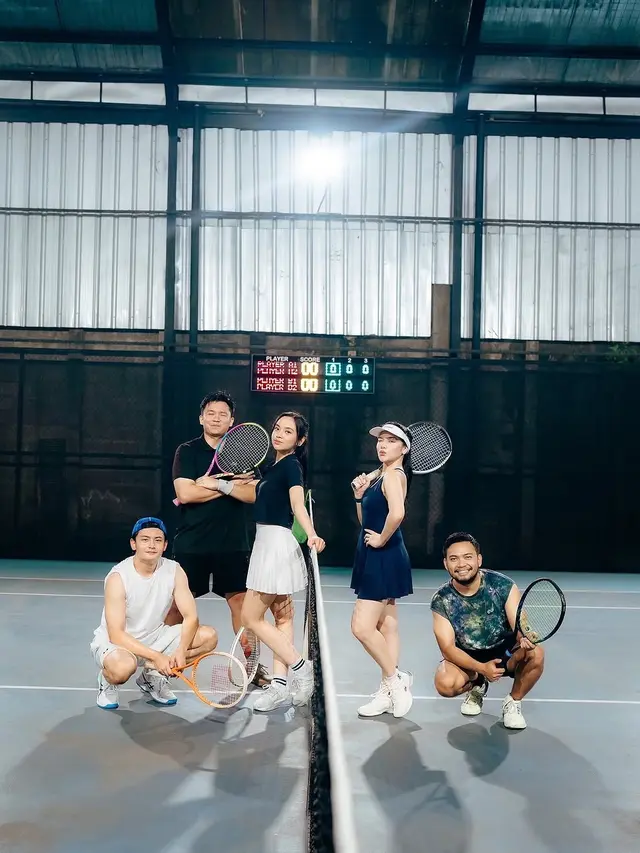 Gaya Lyodra Ginting Main Tenis Bareng Sang Kekasih Randy Martin & Bestie Davina Karamoy, Kompak Serba Netral