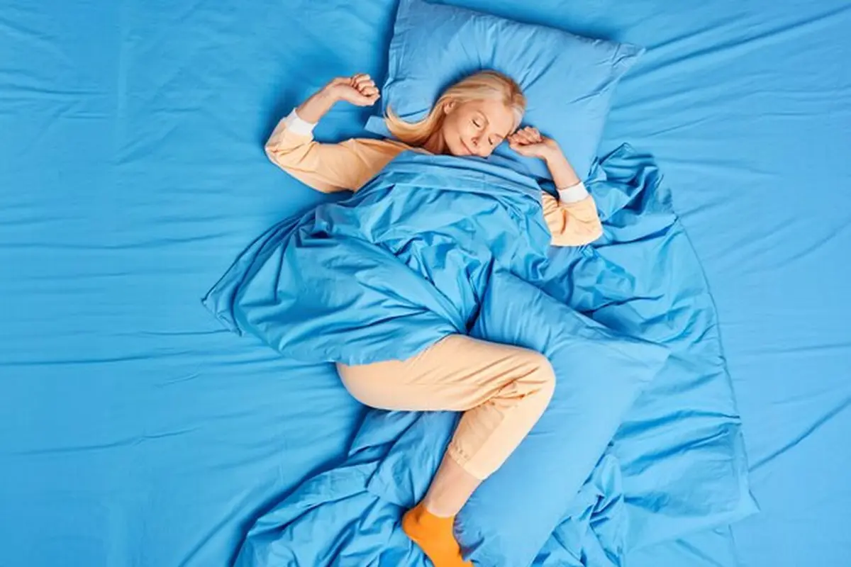 Ilustrasi perempuan tidur, bermimpi