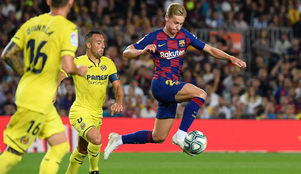 Frenkie de Jong (CM) - Pemain muda Timnas Belanda ini terpilih menjadi gelandang di starting eleven Tim Hedon Euro 2020 (Euro 2021). Menurut Transfermarkt, ia ditaksir mencapai 90 juta Euro. (Foto: AFP/ Lluis Gene)