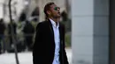 Neymar usai memberikan kesaksian di hadapan hakim di Madrid, Spanyol, (2/2). Neymar dipanggil untuk memberikan bukti atas transfer dirinya dari Santos ke Barcelona pada tahun 2013. (AFP PHOTO/AVIER Soriano)