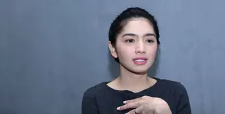 Pada malam puncak ajang penghargaan SCTV Awards 2016 yang akan digelar pada 30 November mendatang, Angel Karamoy tampil nyanyi. Bernyanyi bersama dengan para nominator lain. (Nurwahyunan/Bintang.com)