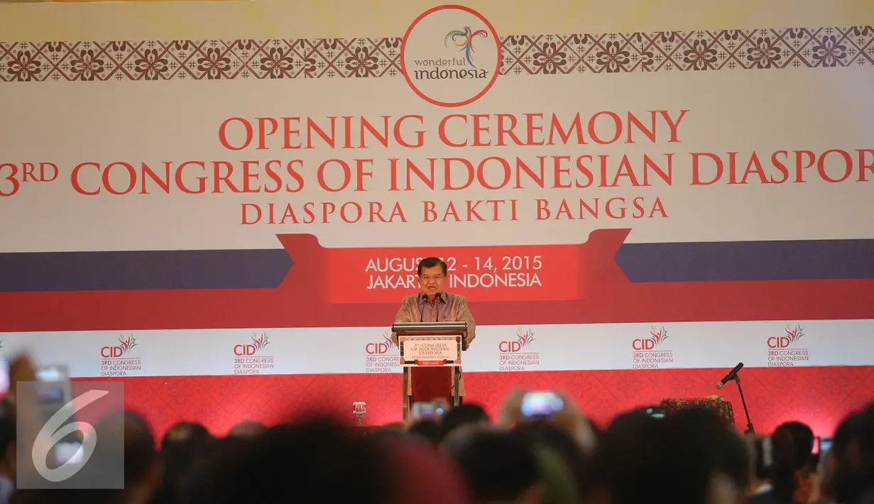 Wapres Jusuf Kalla memberikan sambutan saat pembukaan Kongres ke-3 Diaspora Indonesia di Jakarta, Rabu (12/8). Kongres yang berlangsung selama 12-14 Agustus 2014 tersebut mengusung tema "Diaspora Bakti Bangsa". (Liputan6.com/Faizal Fanani)
