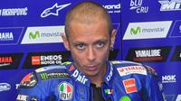 Pebalap Movistar Yamaha, Valentino Rossi, mengaku waswas menghadapi balapan MotoGP Catalunya, di Barcelona, Minggu (11/6/2017). (EPA/LUCA ZENNARO)