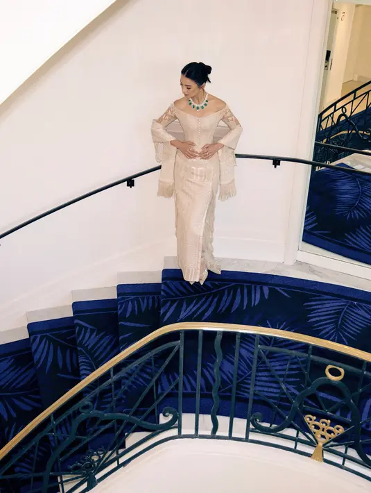 <p>Raline Shah dalam keterangan tertulisnya berujar ,&rdquo;Saya tetap ingin memperkenalkan kecantikan busana khas kita, terutama kebaya, di acara-acara yang kerap menjadi pusat perhatian para pemerhati dunia hiburan dan fashion." (Foto: Instagram/ ralineshah)</p>