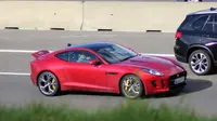 Jose Mourinho Ngebut Pakai Jaguar F-Type Coupe