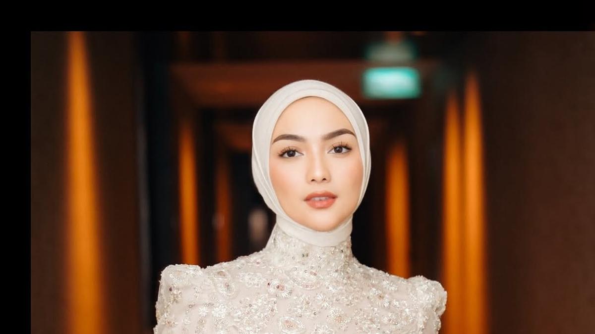 6 Inspirasi Clean Hijab Outfit ala Citra Kirana, Elegan untuk Pesta hingga Hangout