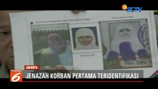 Jenazah Jannatun Cintya Dewi, korban Lion Air JT 610 yang pertama berhasil diidentifikasi, diserahkan ke keluarga di RS Polri Jakarta.