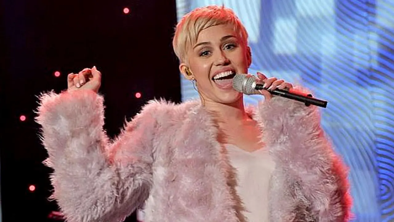 miley-140128c.jpg