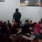 Meski jumlah anak yatim yang dirawatnya makin bertambah, anggota provost itu mengaku tak pernah kekurangan materi. (Liputan6.com/Yanuar H)