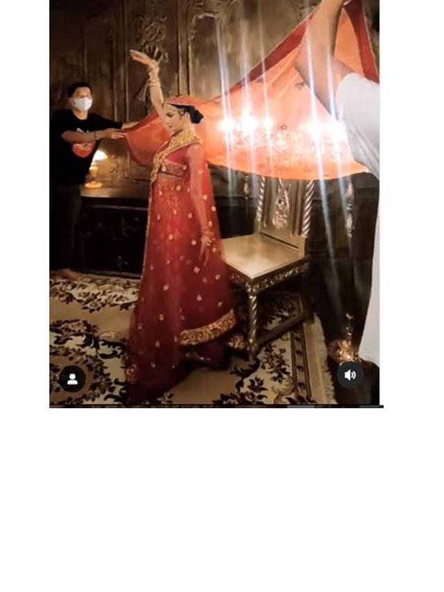 7 Gaya Pemotretan Ratu Sofya dengan Busana India, Banjir Pujian