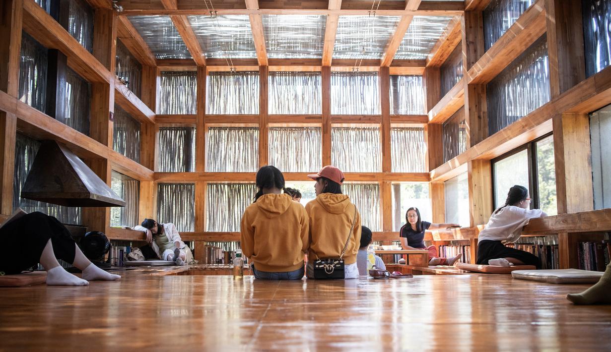 FOTO Perpustakaan Di Tengah Hutan Ini Bikin Betah