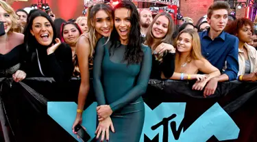 Model Adriana Lima berpose setibanya menghadiri MTV Video Music Awards 2019 di Prudential Center, Newark, New Jersey, Senin (26/8/2019). Kehadiran Adriana Lima di red carpet menjadi sorotan lantaran mengenakan baju renang di ajang penghargaan musik tersebut (Astrid Stawiarz/Getty Images for MTV/AFP)