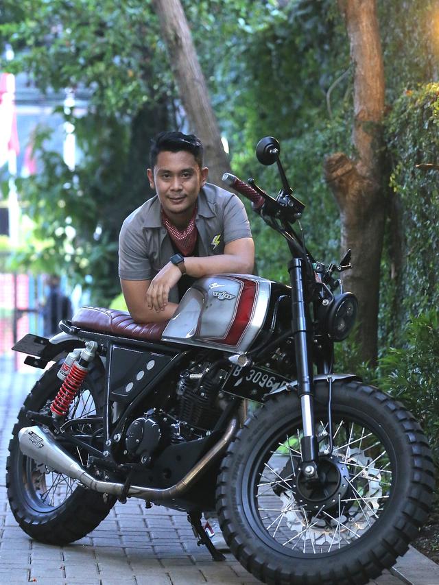 [Fimela] Andy Atenx Akbar (Atenx Katros)