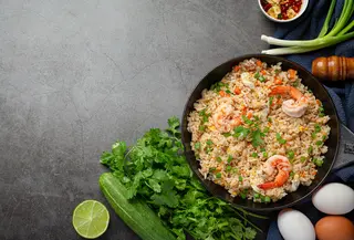 Ilustrasi nasi goreng udang/copyright freepik.com/jcom