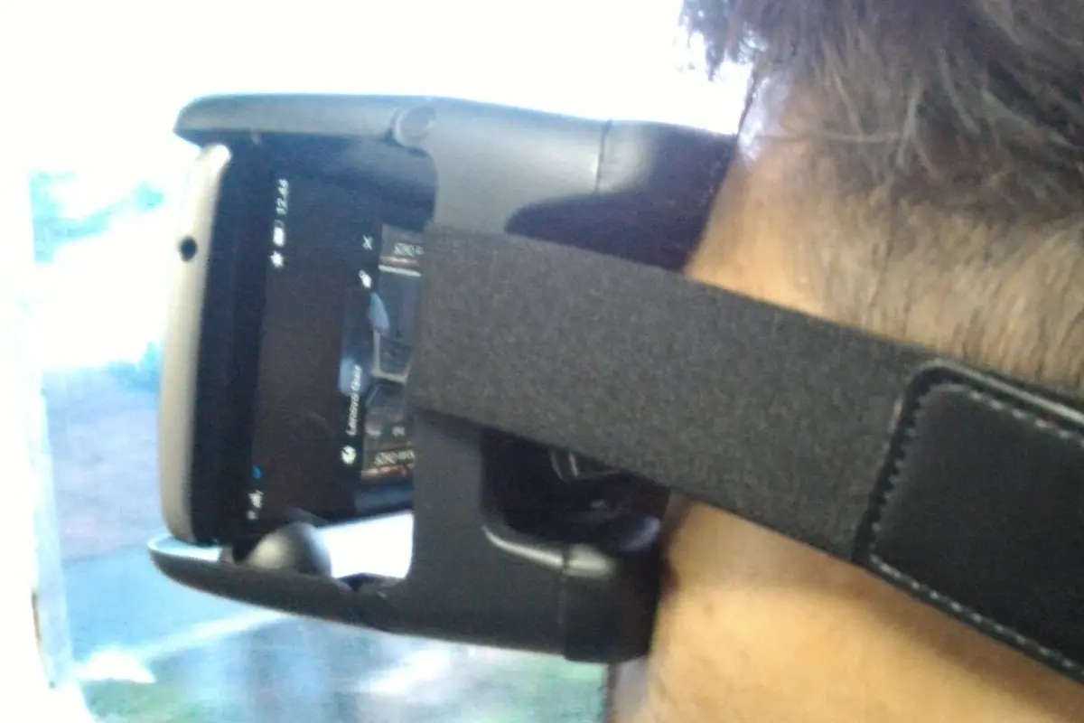 Virtual Reality Headset (VR Headset)