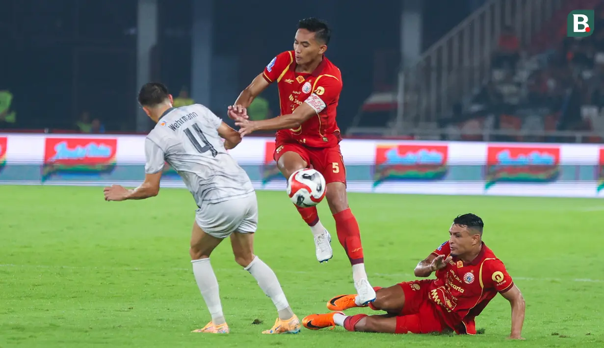 Kemenangan ini membuat Persija mengemas 38 poin dari 18 laga dan ada di posisi ketiga, memepet Persib Bandung yang ada di peringkat kedua. (Bola.com/M Iqbal Ichsan)