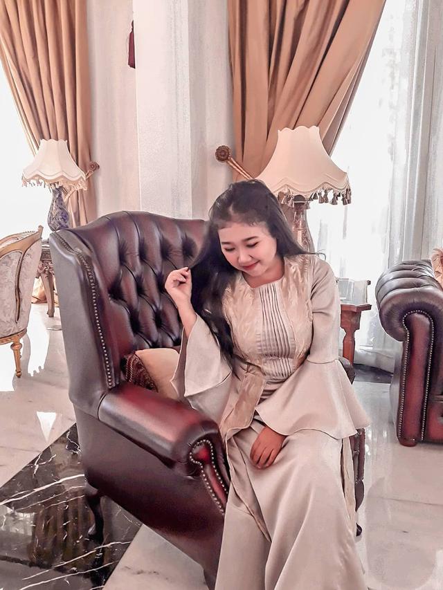 Dichat Langsung Nia Ramadhani, Ini 7 Penampilan Kece Kiky Saputri