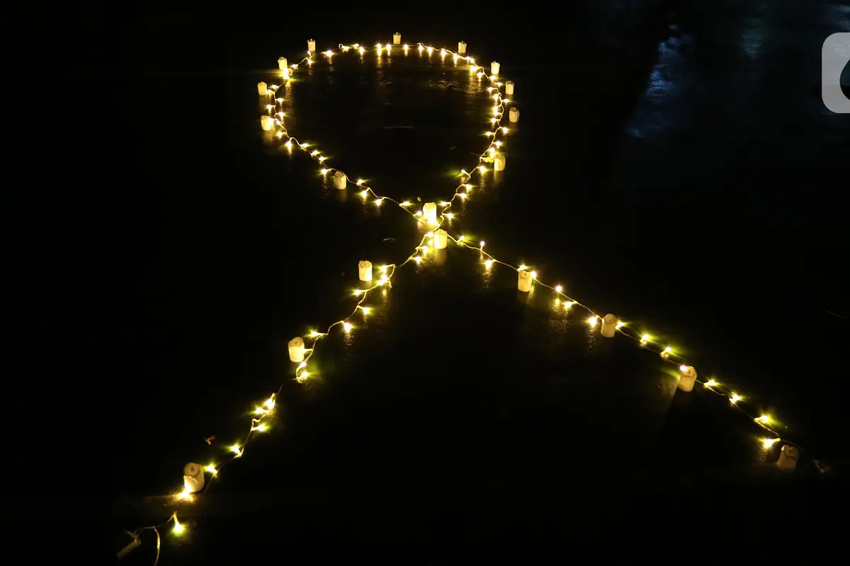 FOTO: Nyala Lampu Malam Renungan Hari AIDS Sedunia