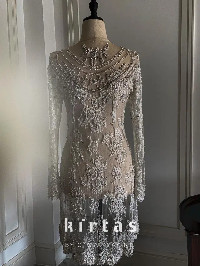 Diary Fimela: Berawal dari Kecintaan Terhadap Kain Indonesia, Cinintya Ciptakan Brand Kebaya Kirtas dengan Desainnya Sendiri