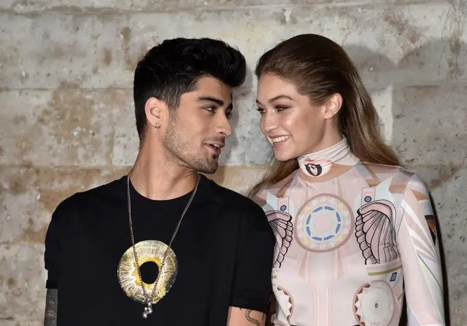 Penampilan Kompak Zayn Malik dan Gigi Hadid di Panggung Paris Fas