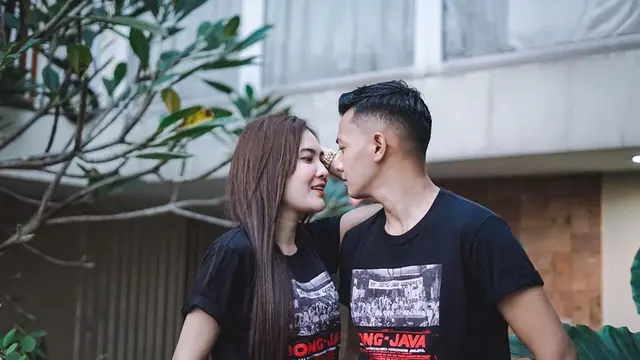 Dikabarkan Menikah Hari Ini, Begini 7 Potret Mesra Nella Kharisma dan Dory Harsa