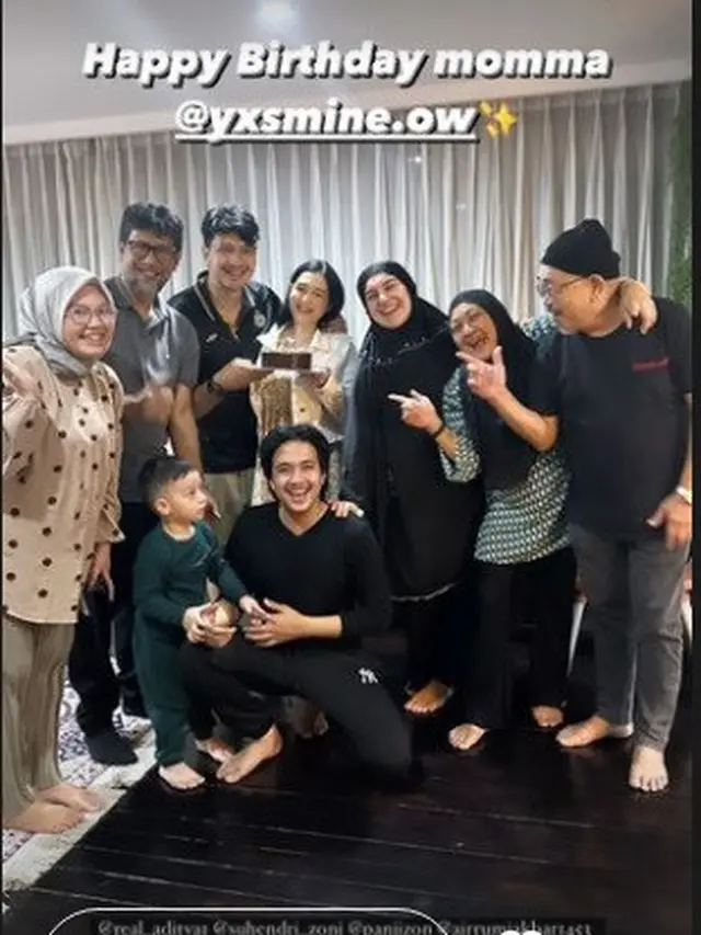 Irish Bella berikan kejutan ultah untuk Yasmine Ow, istri Aditya Zoni (Foto: Instagram_irishbella_)