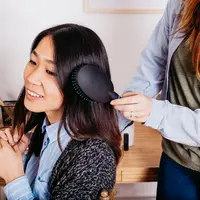 Rambut yang sehat, tebal, dan kuat bukan hanya dipengaruhi oleh faktor keturunan, tetapi juga kebiasaan sehari-hari yang dilakukan secara konsisten. (foto/dok: freepik)