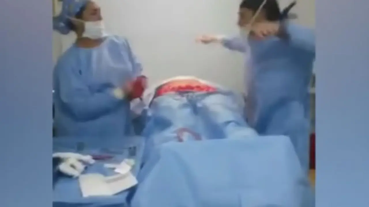 Menari Saat Operasi Pasien, Dokter Bedah Dipecat Tak Terhormat