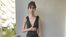 Dalam foto tersebut Jung Ho Yeon, mengenakan dress hitam model vneck dari Louis Vuitton yang sangat memerlihat tulang dadanya. Dari situlah netizen semakin khawatir dengan kesehatannya.