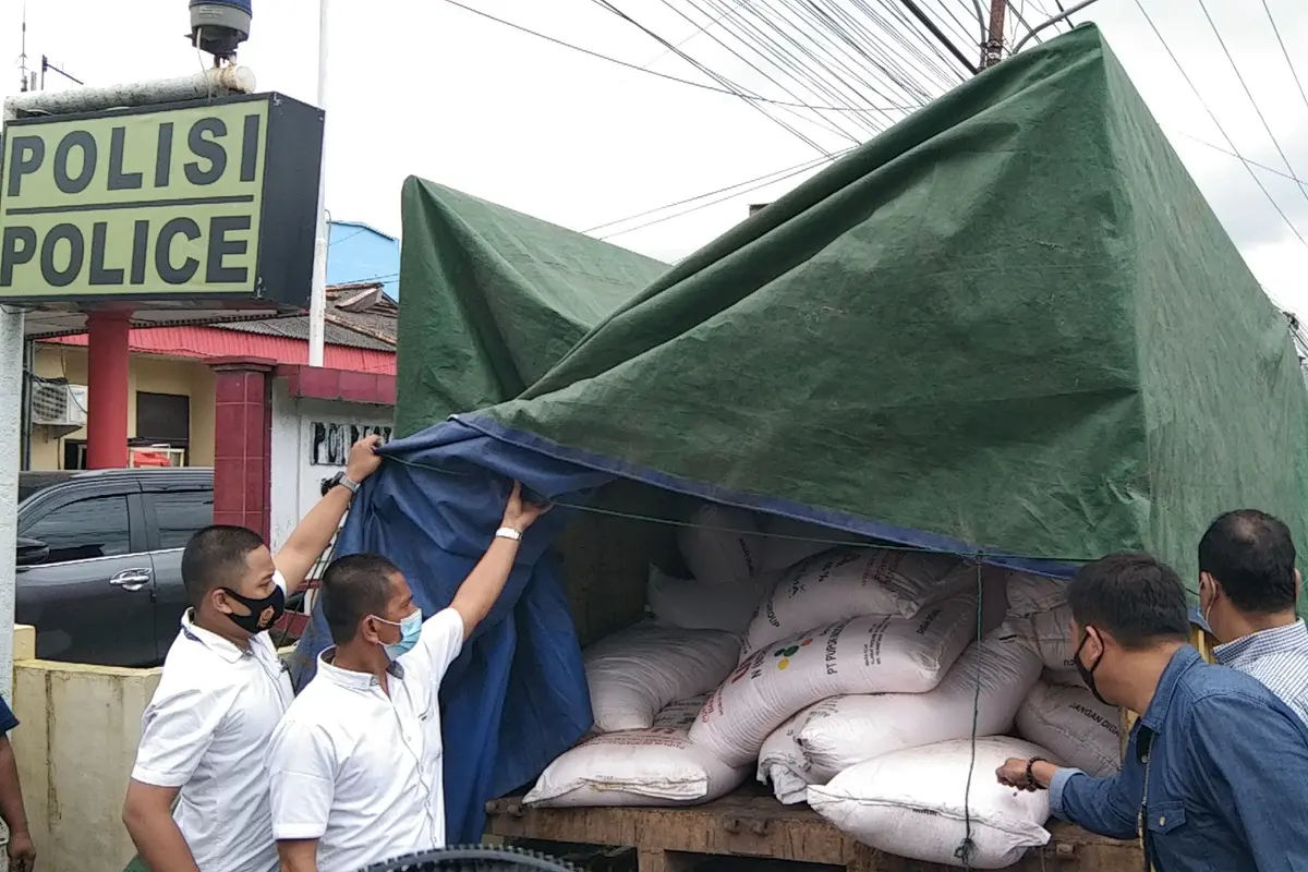 Truk Muatan Pupuk Bersubsidi Dibawa Kabur Kernet Supir di Palembang