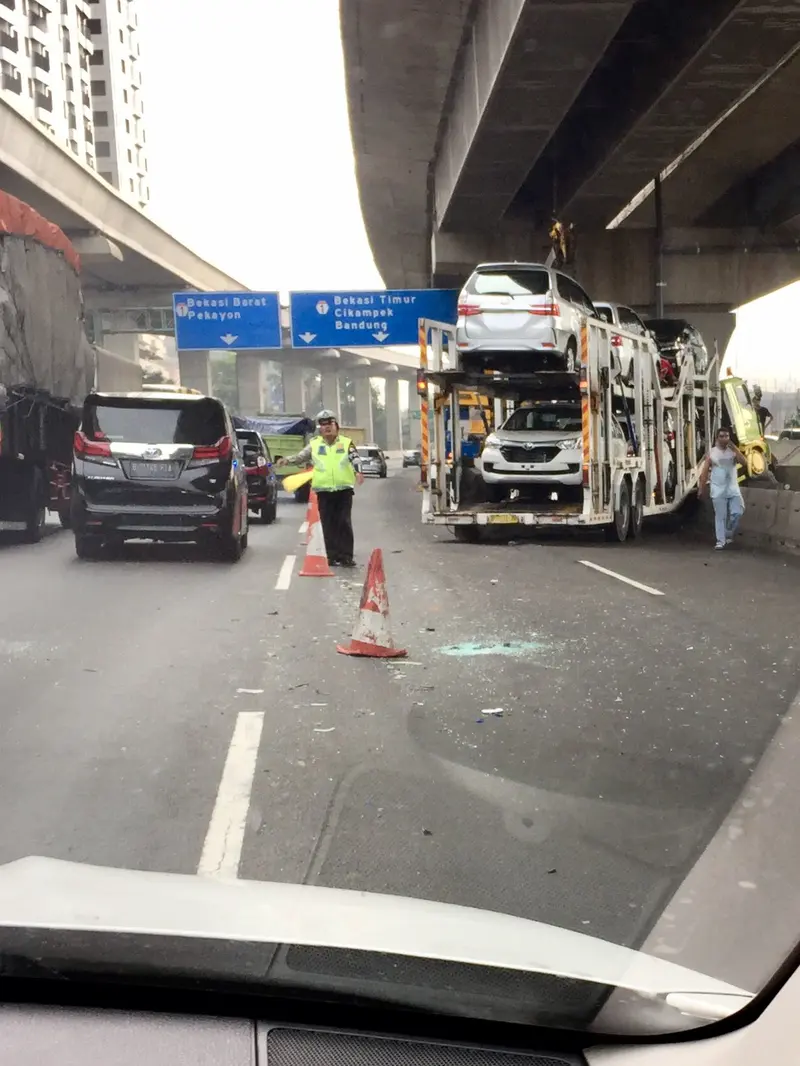 Kecelakaan Tol Jakarta-Cikampek