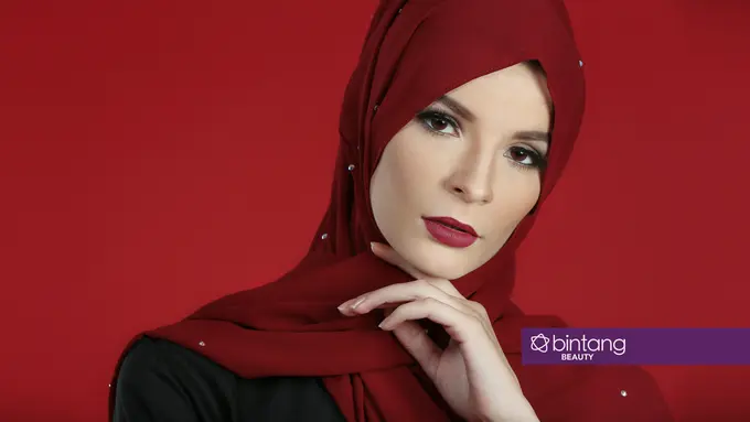 Tampil Beda, Rayakan Idul Fitri dengan Makeup Bold