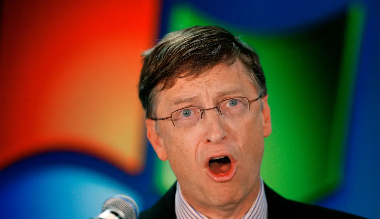 Pendiri Microsoft Bill Gates masih menempati peringkat teratas daftar orang terkaya di dunia versi majalah Forbes. Pendiri yayasan Bill & Melinda Gates ini tercatat memiliki kekayaan US$86 miliar atau sekitar Rp 1.103 triliun (AP Photo/Vadim Ghirda, File)