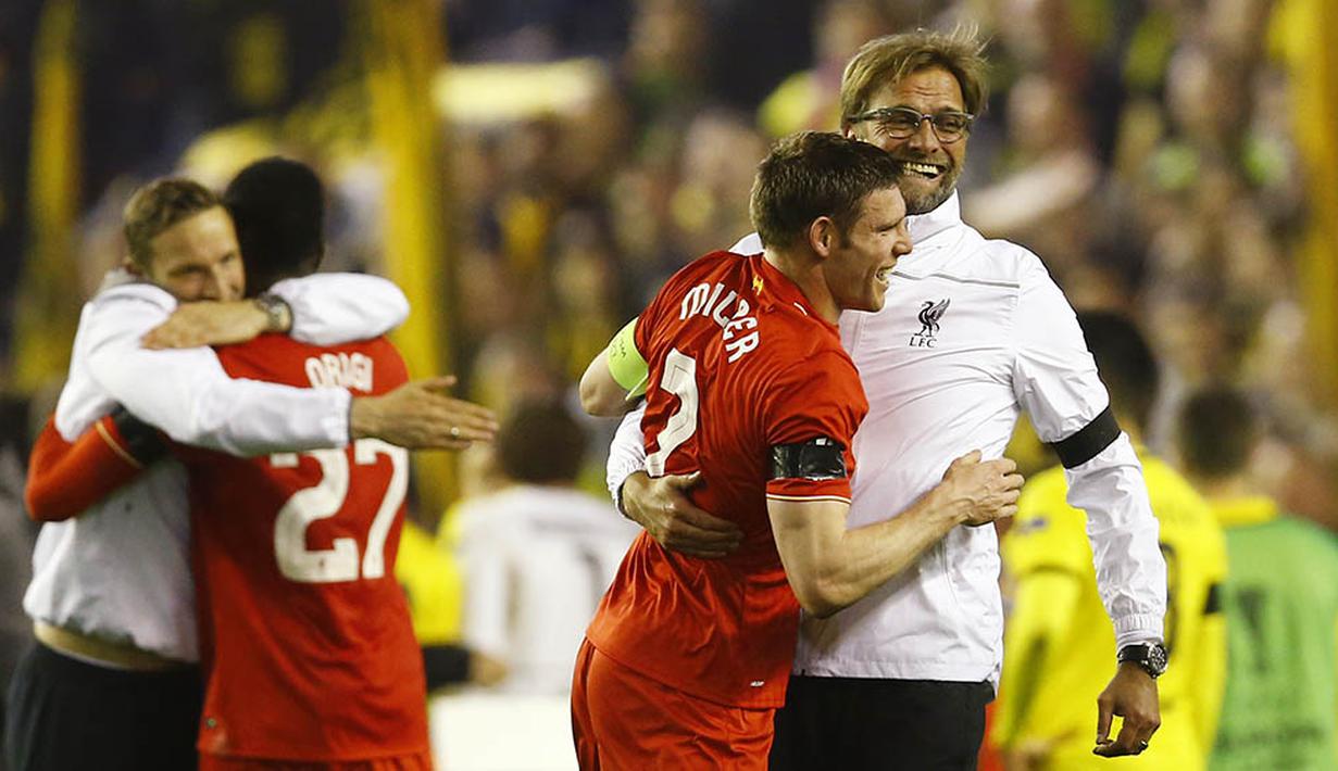 Pelatih Liverpool, Juergen Klopp, merayakan keberhasilan mengalahkan mantan timnya Dortmund pada laga Liga Europa di Stadion Anfield, Inggris, Jumat (15/4/2016) dini hari WIB. Liverpool lolos ke semifinal berkat agregat 5-4. (Reuters/Darren Staples)