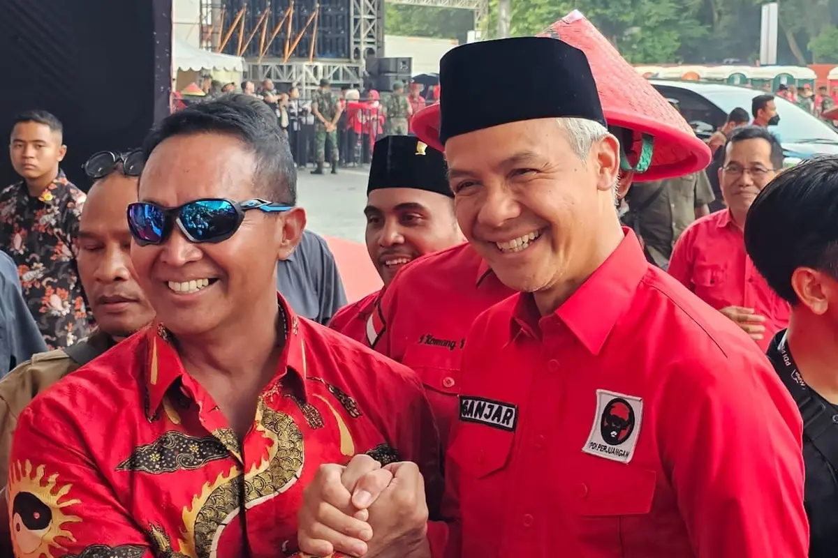 Capres nomor urut 3 Ganjar Pranowo mengaku sudah siap menghadapi debat capres bertema Pertahanan dan mengaku sudah berkonsultasi dengan timnya, salah satunya Jenderal (purn) TNI Andika Perkasa yang masuk ke dalam struktur TPN.