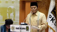 Wakil Ketua MPR Hidayat Nur Wahid memberi sambutan dalam diskusi Ambassador Talks di Fraksi PKS, Kompleks Parlemen, Jakarta, Selasa (17/4). Diskusi membahas penanganan pengungsi di negara konflik dan pengaruhnya secara global. (Liputan6.com/JohanTallo)