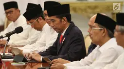 Presiden Jokowi saat menerima para Qori dan Qoriah tingkat internasional dan nasional serta tokoh ulama di Istana Merdeka, Jakarta, Senin (12/6). (Liputan6.com/Angga Yuniar)