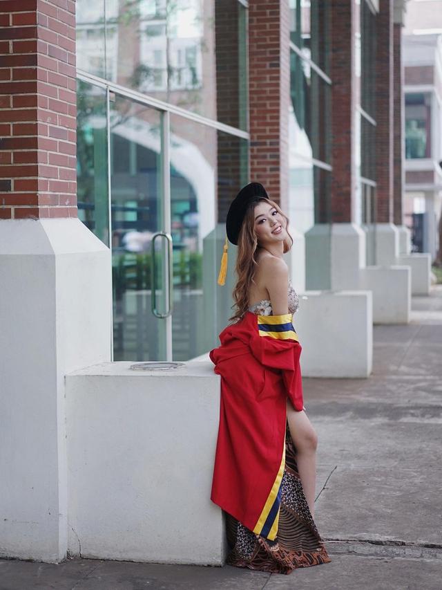 7 Potret Gabriella Ekaputri yang Raih Cumlaude saat Wisuda, Eks Trainee Idol K-Pop