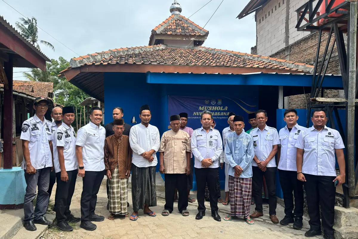 Peringati Hari Ulang Tahun KemenIMIPAS ke-1, Kantor Imigrasi Kelas I Khusus Non TPI Tangerang, menyerahkan hasil rehabilitasi dan renovasi Musholah Nurul Hasanah, di Desa Jambu Karya, Kecamatan Rajeg, Kabupaten Tangerang (Istimewa)