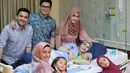 "ngebuat kali ini kita mantep buat sunatin bayi laki2 setelah lahir .. surprise juga pas tau dr adik ipar yang tinggal di madinah, kalo ternyata di saudi sudah hal biasa bayi baru lahir sebelum pulang di sunat dulu di RS .." tulis Zaskia.