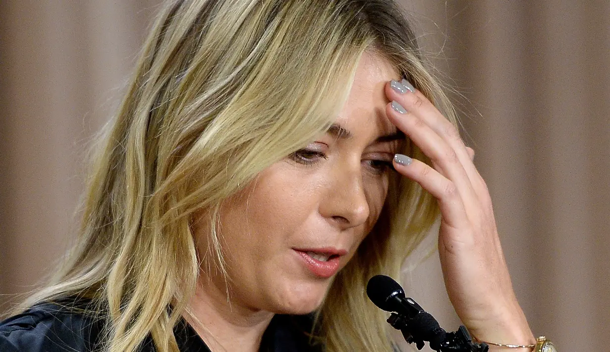 Ekspresi Maria Sharapova saat mengumumkan bahwa dia positif doping dalam konferensi pers di Los Angeles, California, Amerika Serikat, Senin (7/3/2016) siang waktu setempat (Getty Images/AFP/Kevork Djansezian)