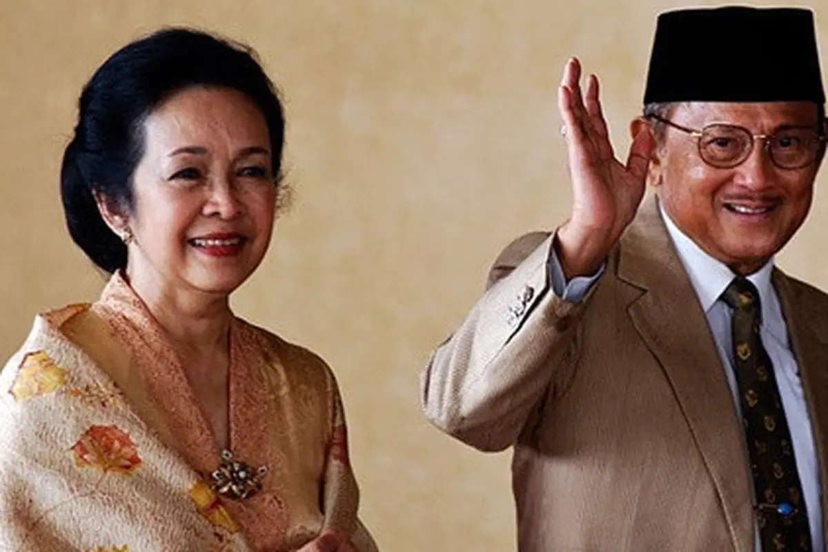 6 Potret Kebersamaan BJ Habibie dan Ainun, Dari Muda Hingga Akhir Hayat