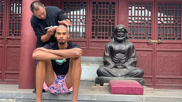 Victor Wembanyama selama berguru di Kuil Shaolin