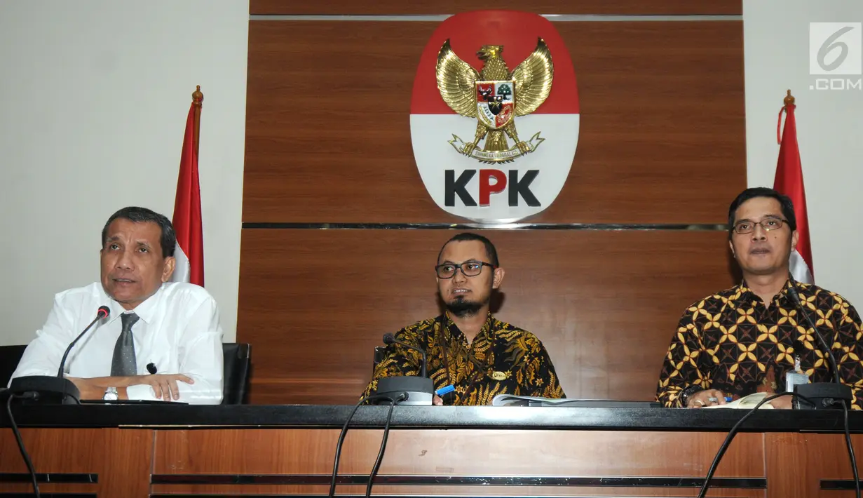 Deputi Pencegahan KPK, Pahala Nainggolan, Plt Direktur LHKPN KPK Kunto Ariawan dan jubir KPK Febri Diansyah memberi keterangan pers LHKPN 2018 terhadap para pejabat di gedung KPK Jakarta, Senin (14/01). (merdeka.com/Dwi Narwoko)