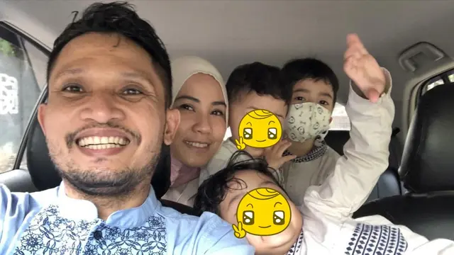 Jarang Tersorot, Ini 6 Potret Deddy Lisan Vokalis Andra and The Backbone Bareng Istri