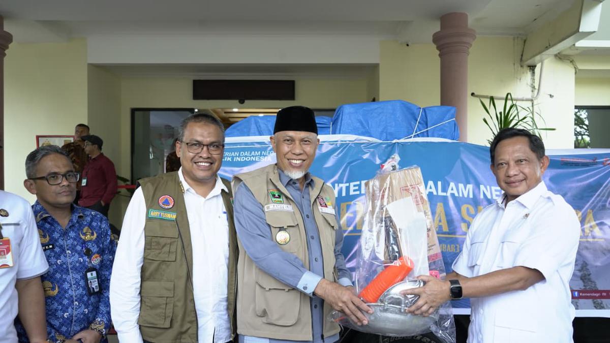 Temui Gubernur Sumbar, Mendagri Tito Serahkan Bantuan untuk Warga Terdampak Bencana