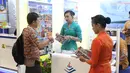 Pengunjung mendatangi salah satu stan pameran Indotrans Expo 2019 di Jakarta Convention Center (JCC), Jumat (13/9/2019). Pameran itu untuk menunjukkan mengenai potret keberhasilan pemerintah dalam pembangunan di bidang transportasi, infrastruktur, dan pariwisata. (Liputan6 com/Angga Yuniar)